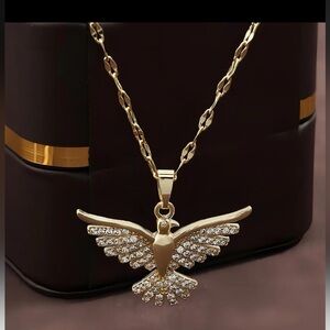 Eagle 18 K necklace
